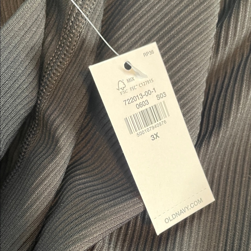 NWT Old Navy Active extra high-rise super-flare go-dry black leggings - Picture 2 of 3